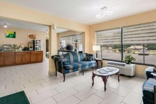 Quality Inn & Suites Mt Chalet - Clayton - 8