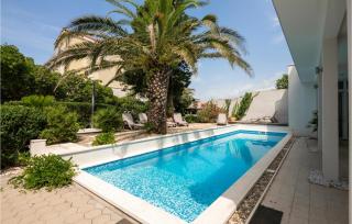 Nice Apartment In Makarska - 8