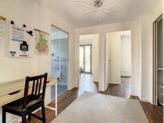 Superbe appartement entièrement rénové au pied des montagnes avec parking inclus - 2