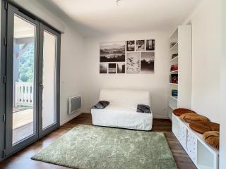 Superbe appartement entièrement rénové au pied des montagnes avec parking inclus - 3