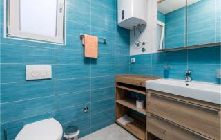 1 Bedroom Beautiful Apartment In Banjol - 9