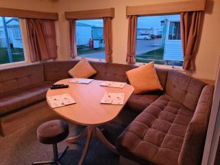 Cosy, family caravan near the beach - Clacton-on-Sea - 0