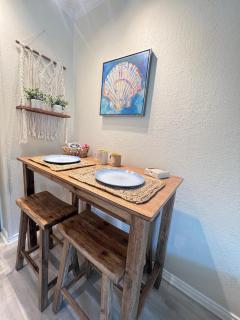 Sun Splashed Condo! Steps to Beach and 2 Pools Galveston Island - Galveston - 6