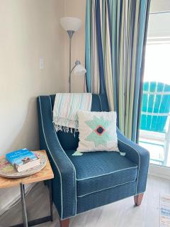 Sun Splashed Condo! Steps to Beach and 2 Pools Galveston Island - Galveston - 3