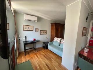 Appartement mignon calme douillet ascenseur clim étage élevé proche parking et toutes commodités au coeur du Toulon historique - 4