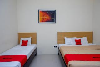 RedDoorz Syariah At Namira Hotel - 6