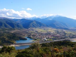 Yourte contemporaine avec magnifique vue sur les montagnes - Rigarda - 2