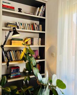 My Home in Prishtina - Spacious & Cozy 2BR Apartment with Balcony - Pristina - 3