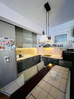 My Home in Prishtina - Spacious & Cozy 2BR Apartment with Balcony - Pristina - 1