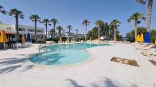 Irina Beach Hotel - 3