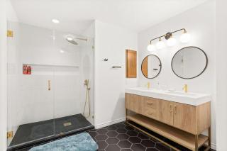 5 Bedrooms with Chefs Kitchen 2 Masters Room and Game Lounge - San Antonio - 2