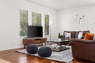 5 Bedrooms with Chefs Kitchen 2 Masters Room and Game Lounge - San Antonio - 7
