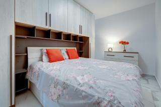 Splendid 2BR Apartment, steps to St Georges Bay - St. Julianʼs - 1