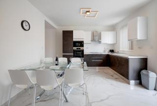 Stylish 2BR Apartment in central St Julians - 9
