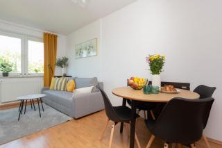 Cozy Apartment with Balcony Warszawa by Noclegi Renters - 1