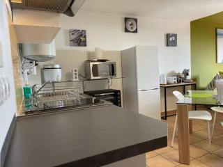 Immense StuDio 51 jusqu'à 4 personnes avec vue mer - Saint-Denis - 9