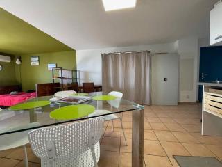 Immense StuDio 51 jusqu'à 4 personnes avec vue mer - Saint-Denis - 7