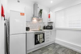 3 Triple Rooms - Parking - Smart TVs - Work Stays - 1