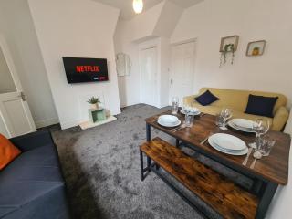 5 bed sleeps 6, 2 miles (7 mins) from city centre - Low Team - 1