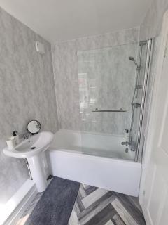 5 bed sleeps 6, 2 miles (7 mins) from city centre - Low Team - 4