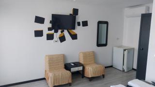 ALB NEGRU - 1