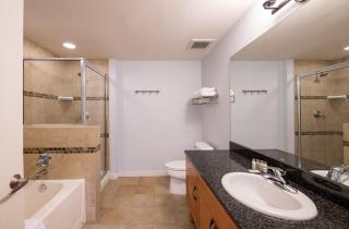 Premium Unit 4568 - One Bedroom withKitchenette - Fraser Crossing Founders Pointe condo - 1