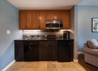 Premium Unit 4466 - One Bedroom withKitchenette - Fraser Crossing Founders Pointe condo - 4