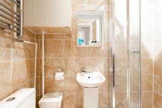 Spacious Shepherds Bush Apartment With Garden - London - 4