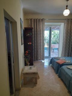 Mona's guesthouse - 9