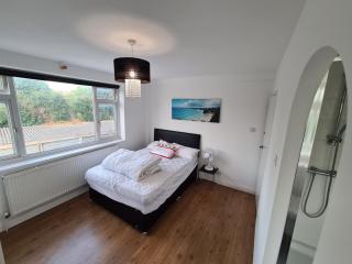 ILFORD EAST LONDON BALCONY FLAT 2bed 2bath next to Newbury Park tube stop with on-street parking, ideal for tourists! - Ilford - 6