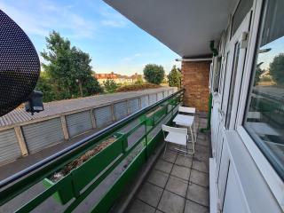 ILFORD EAST LONDON BALCONY FLAT 2bed 2bath next to Newbury Park tube stop with on-street parking, ideal for tourists! - Ilford - 7