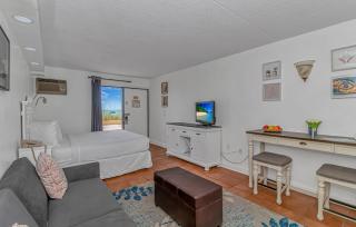 Direct Ocean Front King Suite! Sea Mist Resort 20102 - Perfect for 2-4 guests! - Myrtle Beach - 6