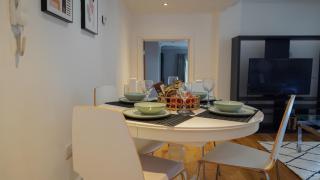 Modern & Spacious Leeds City Centre Apartment with Parking - Sleeps 5 - Leeds - 9