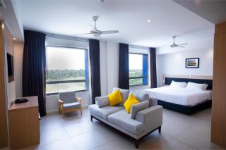 Cassowary Hotel - - 7