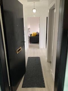 Lovely 2 Bedroom Apartment in Central Location - 5