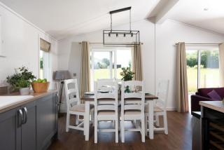 Forget Me Not Lodge, 4 Roadford Lake Lodges - Lifton - 6