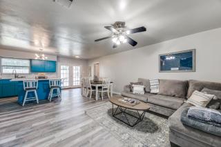 Cozy 4 Bedroom Home Blocks to Main Street and Wineries - Fredericksburg - 0