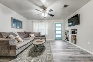 Cozy 4 Bedroom Home Blocks to Main Street and Wineries - Fredericksburg - 9