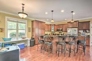 Waterfront Getaway with Fire Pit and Game Room! - Iva - 2