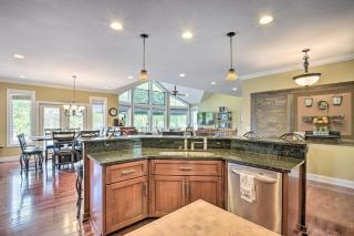 Waterfront Getaway with Fire Pit and Game Room! - Iva - 1