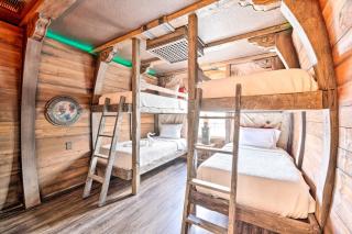 Davenport Retreat with Themed Rooms, Patio and Pool! - Davenport - 0