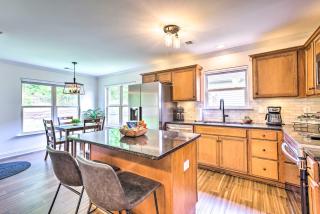 Family-Friendly Calera Getaway with Game Room! - Calera - 3