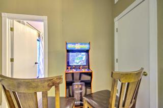 2 Decks and Pool Access Osage Beach Retreat - Osage Beach - 6