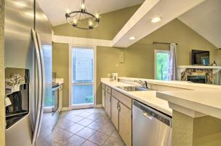 2 Decks and Pool Access Osage Beach Retreat - Osage Beach - 2