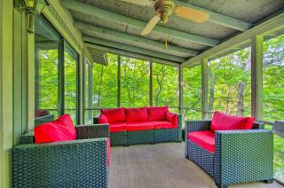 2 Decks and Pool Access Osage Beach Retreat - Osage Beach - 9