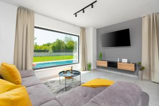 Modern 300m2 Villa - King Beds & Leisure Zone - Tinjan - 8