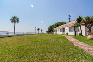 Castle Beach House Luxury Beachfront Villa - Malaga - 4