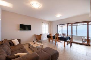 Seafront Stone Villa - Blato - 2