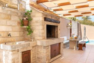 Seafront Stone Villa - Blato - 6