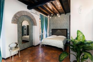 Quiet Trevi Fountain Apartment with patio and backyard - Rome - 0